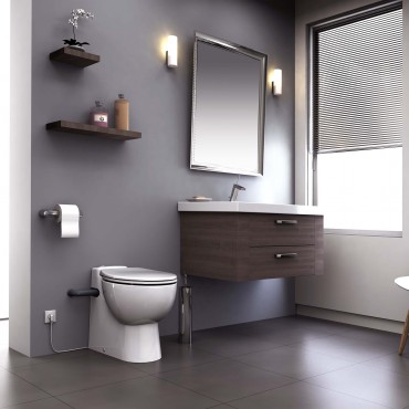 SFA sanibroyeur sanicompact pro toilet met fecaliënvermaler in badkamer